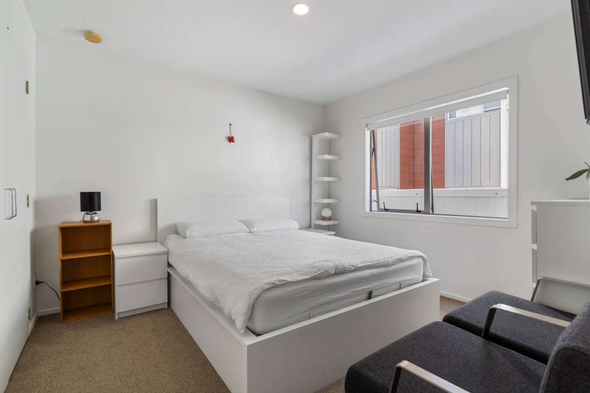 5b/121 Newton Road_2