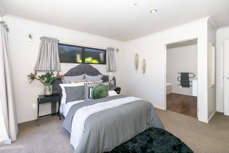 24 Pointon Glade Grandview Heights_10