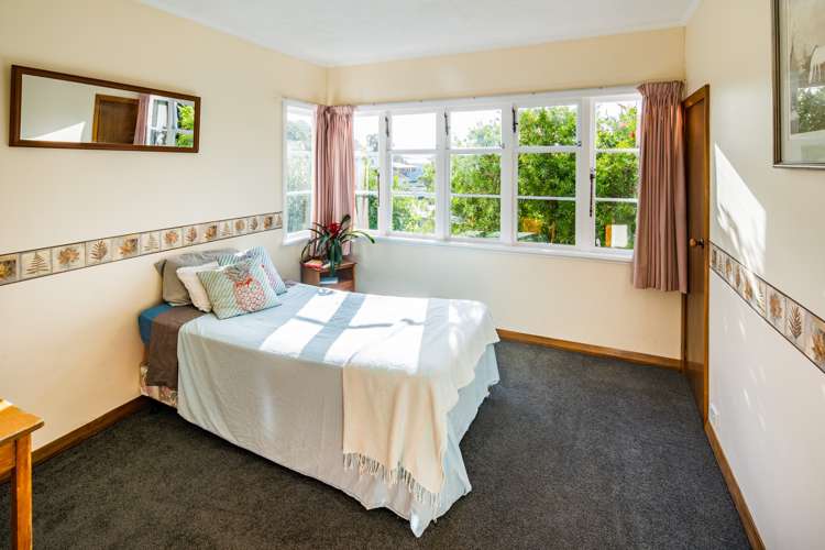 2 Elphinstone Avenue Strathmore Park_7