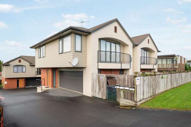 Modern, Low-Maintenance & Walk to Hospital!