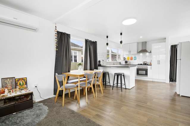 11 Russell Road Wainuiomata_2