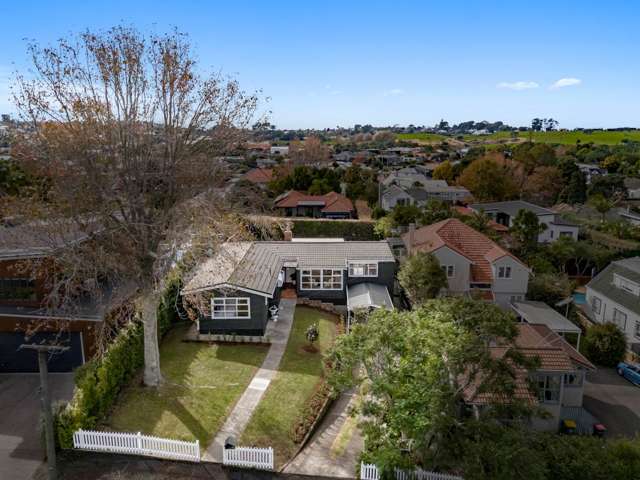 Sought After 809m² Glendowie Entry Level