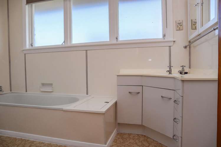 32 Domett Esplanade Cobden_35