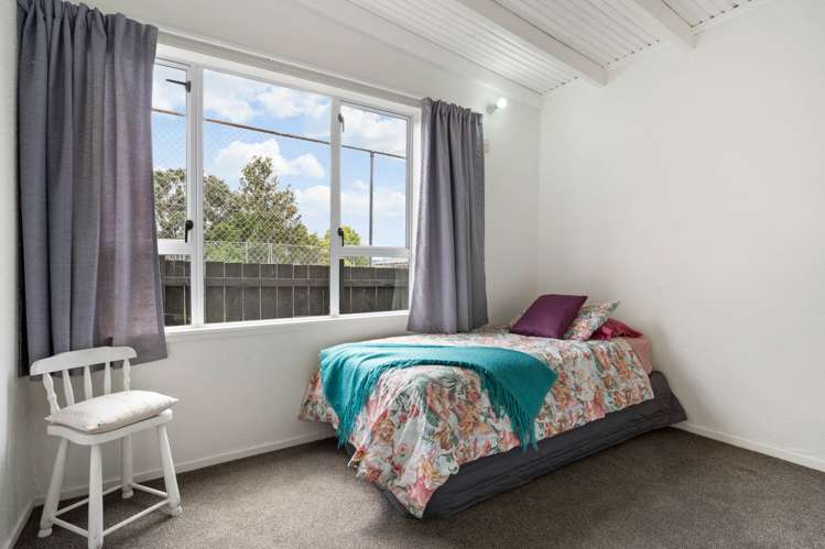 8 Lookout Drive Laingholm_12