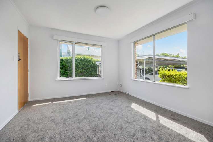 1/45 Willcott Street Mount Albert_2