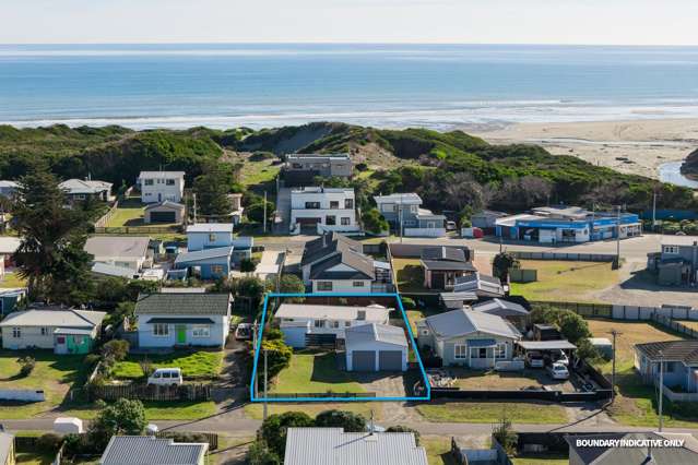 Practical Coastal Charm with Utility Space