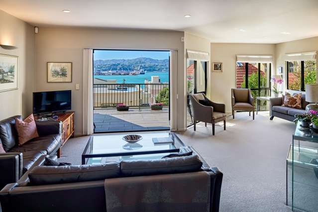 Oriental Bay Townhouse with Town Belt Access