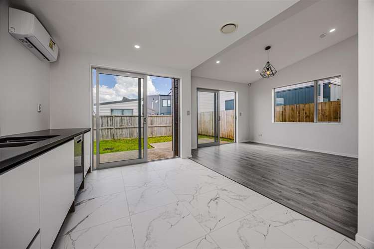 25 Clayden Shuttleworth St_5