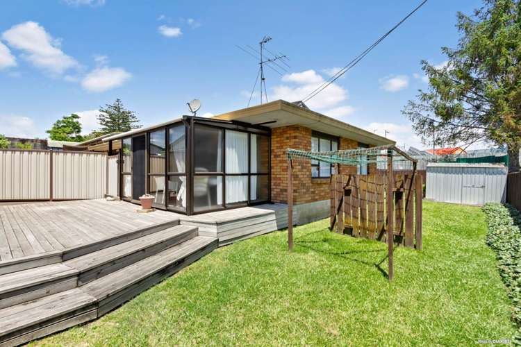 2/9 Clayburn Road Glen Eden_1