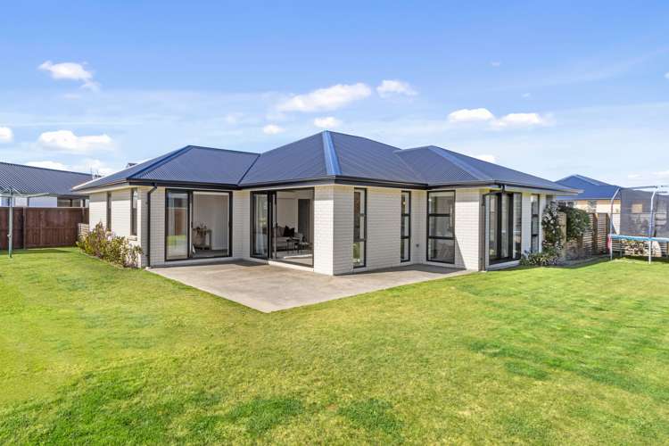 98 Oaks Drive_0