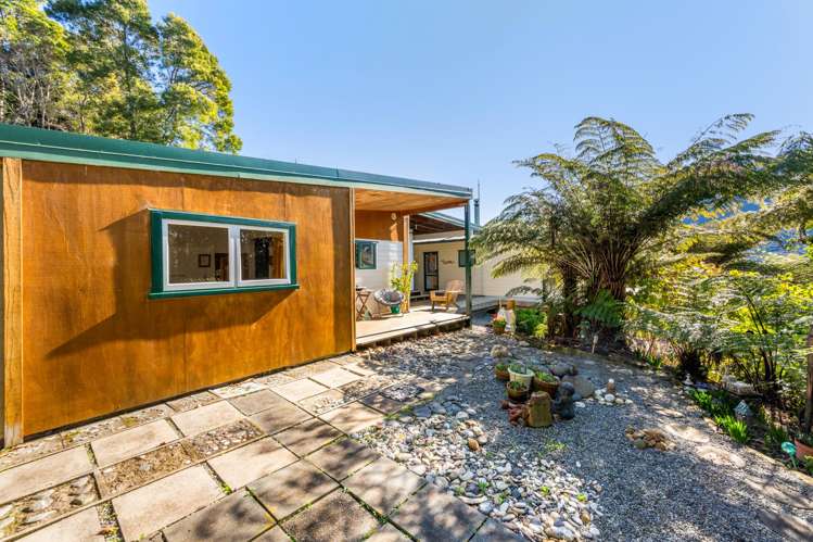 826 Queen Charlotte Drive Havelock_23