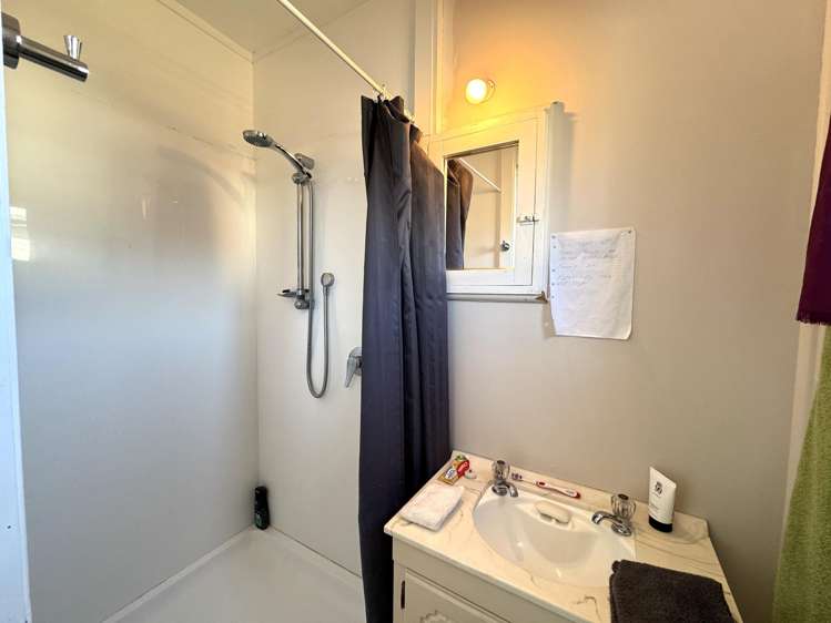 8 Kowhai Street Kaka Point_13