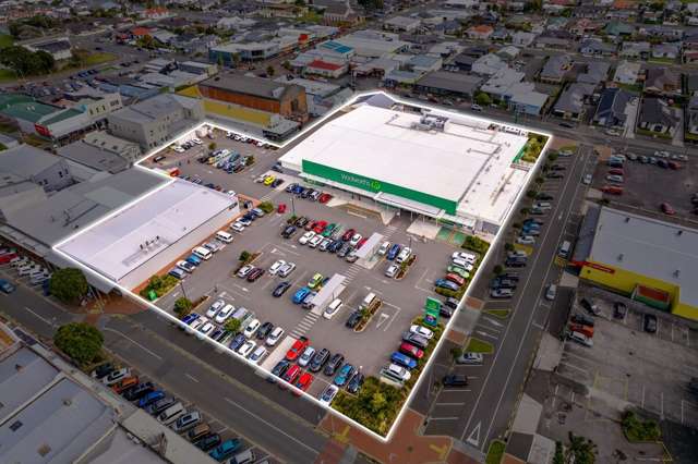Multi-tenanted investment, anchored by Woolworths