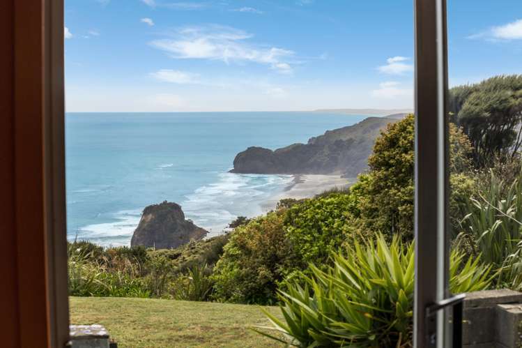 11 Te Ahuahu Road Piha_0