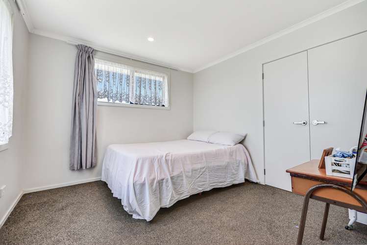 35 Cabourne Drive Glenview_18