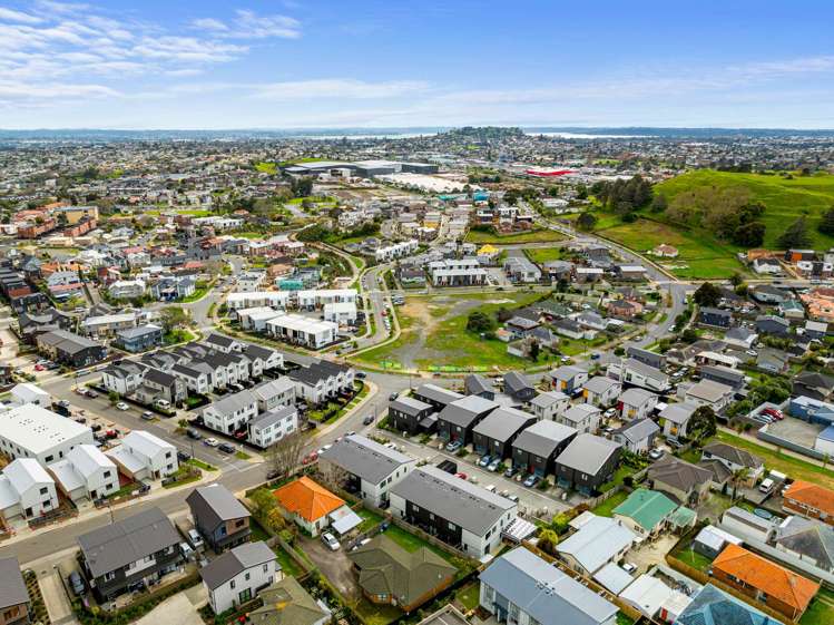 11 Ofanoa Lane Mount Roskill_16