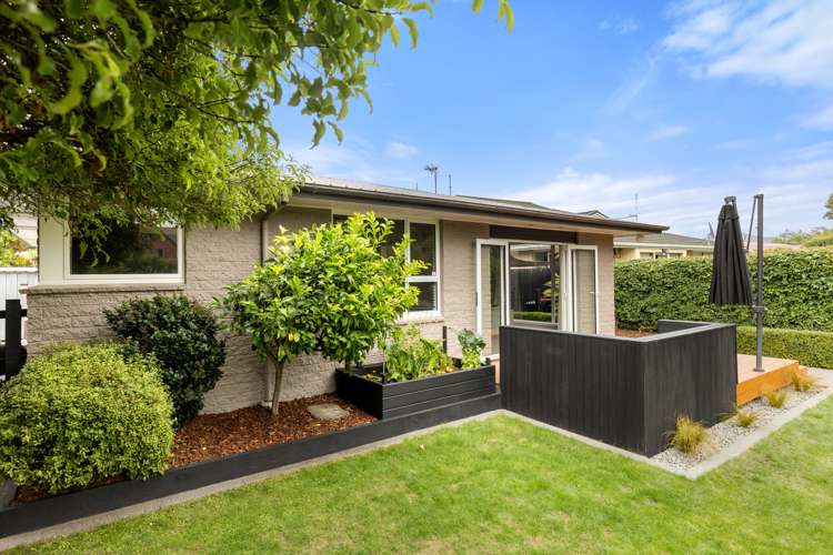 2/5 Esher Place Saint Martins_5