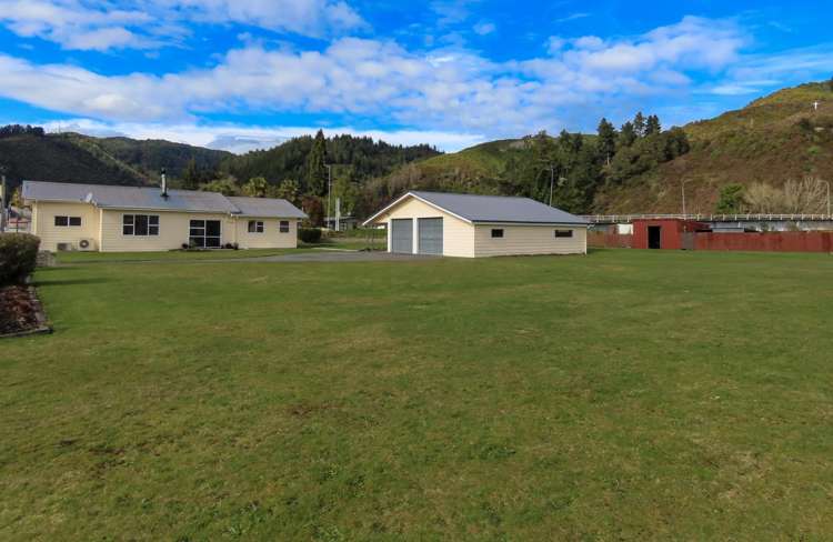 97 Broadway Reefton_12