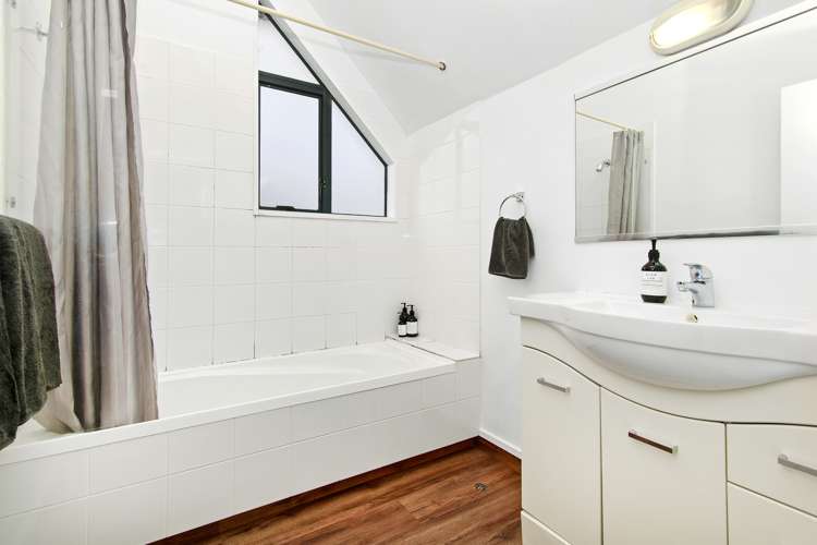 2/74 Waiwhetu Road Waiwhetu_10