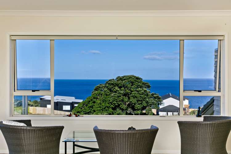 33 Lax Crescent Leigh_3