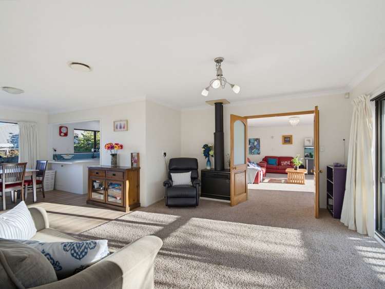 74 Churchill Drive Taradale_6