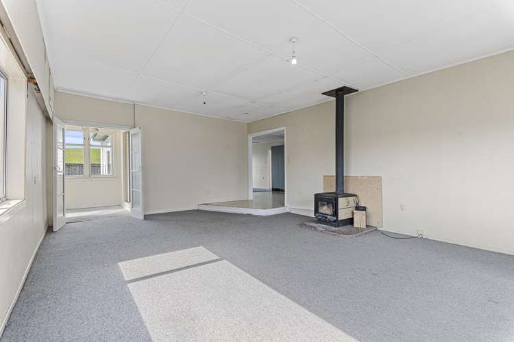 44 Egmont Road Waiwhakaiho_7