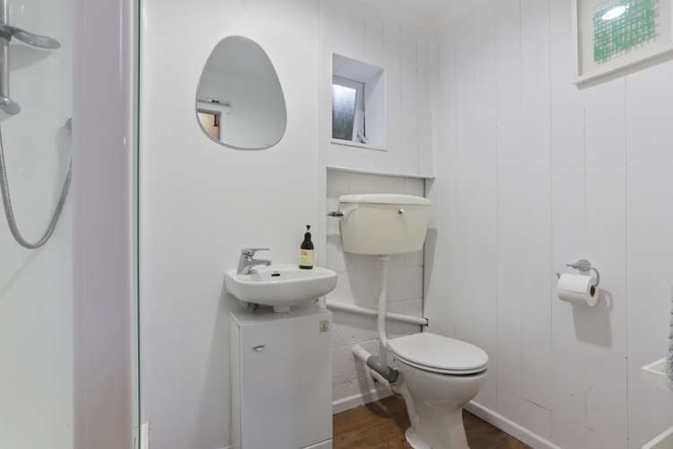 2 Waima Crescent Titirangi_18