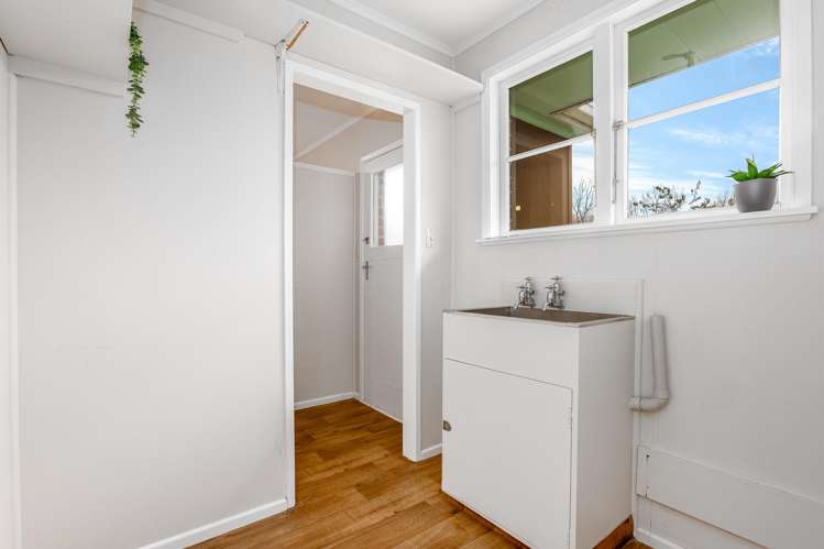 296 Main Road Tawa_14