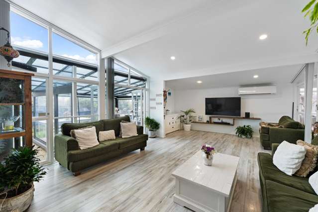 4-bedroom family home in a great Mt Roskill location
