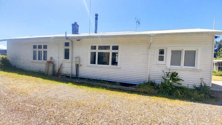11,13 Birch Street Tuatapere_24