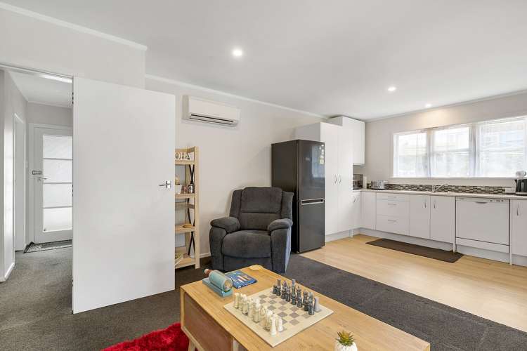 25 York Place Cannons Creek_2