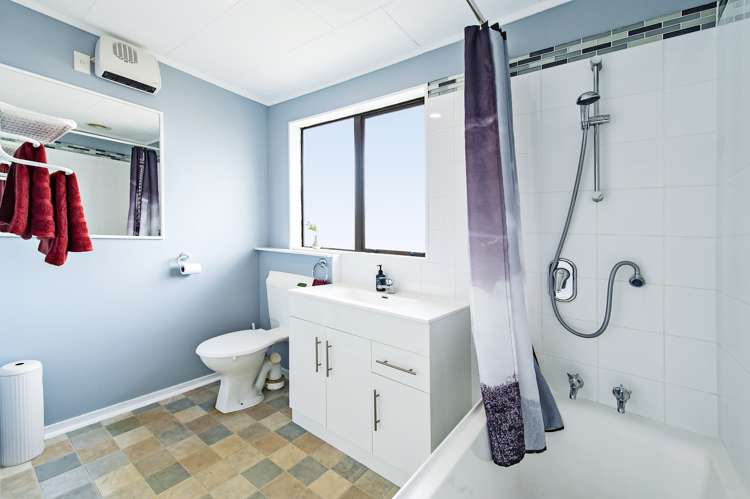 17 Gibson Drive Hornby_15