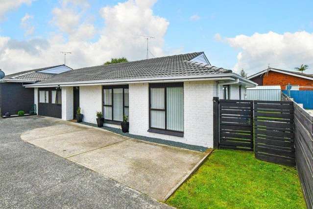 Modern 2-Bedroom Home with 2 Extra Space