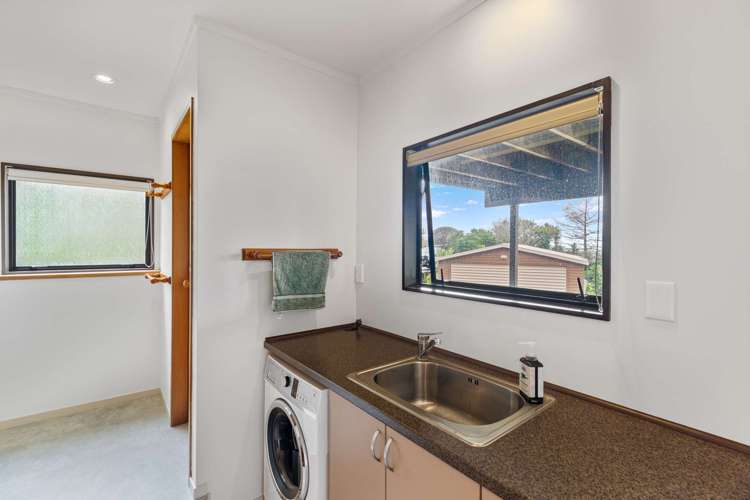 50 John Dee Crescent Red Beach_14