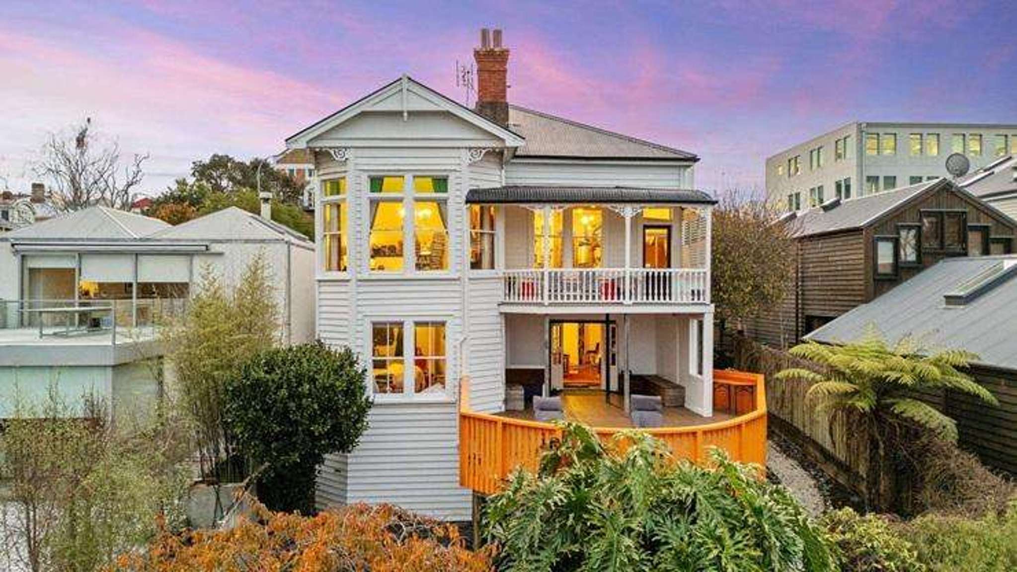 Fashion power couple sell their art-filled villa for $3.6m - above RV