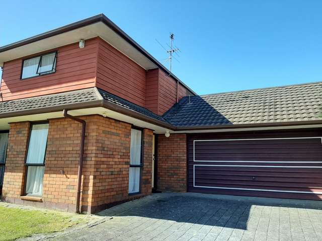 Howick –  Somerville.  3 Bedroom, 2 Bathroom