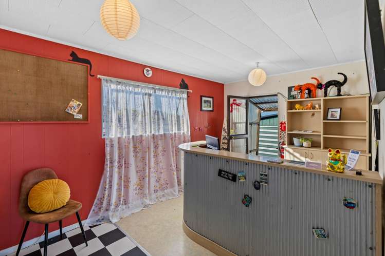 23 Waitakere Road Waitakere_32