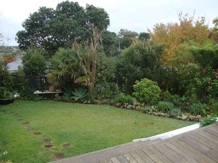 1 Joydon Place Stanmore Bay_3