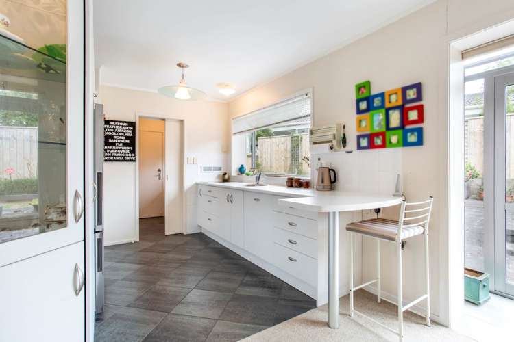 2/33 Akoranga Drive_3