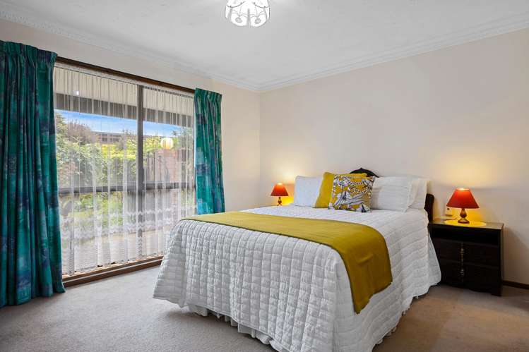 15 Yellowstone Crescent Burwood_12