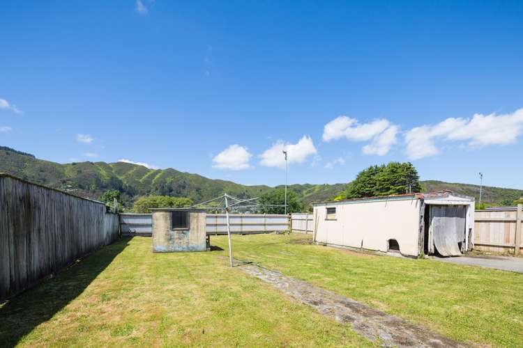 33 Gibson Crescent Naenae_11