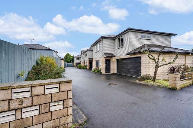 Stylish, Low-Maintenance Living in a Convenient Location