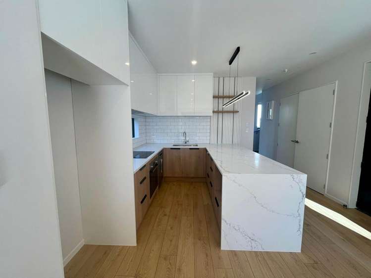 2/44 Sylvan Crescent Te Atatu South_5