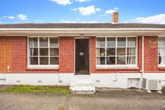 Sunny 2-Bedroom Unit with New Dishwasher – Han...