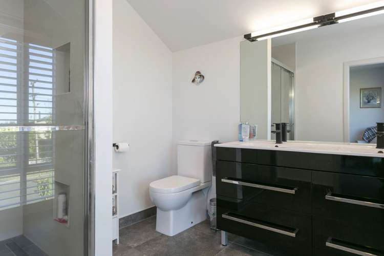 70 Chesham Avenue Waipahihi_16