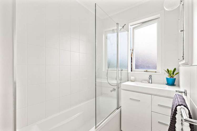 5a Pine Road Orewa_12