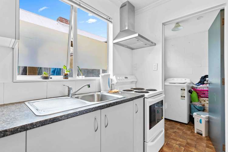 2/214 Crinan Street Appleby_7