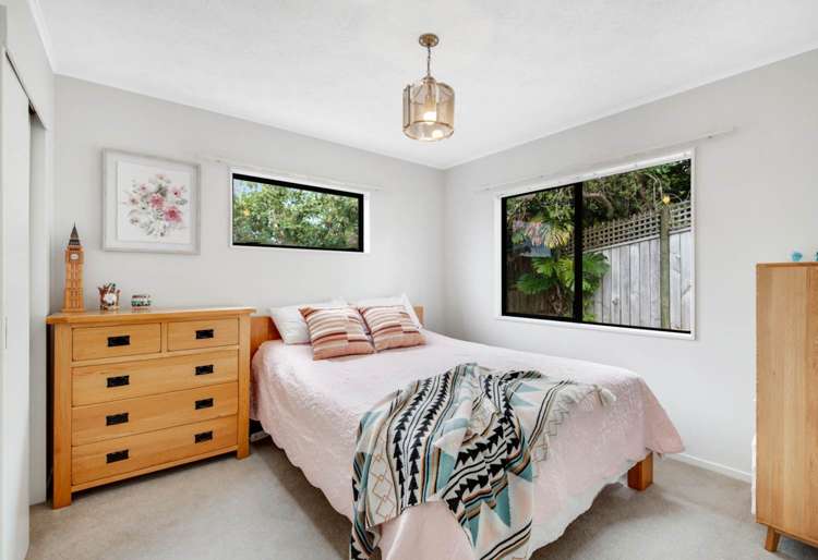2/10 Tallington Crescent Torbay_13
