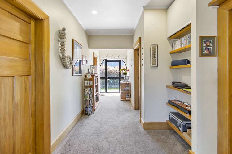 19 Hillview Crescent Highfield_14