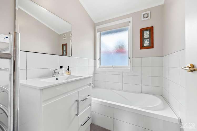 224 Dowse Drive Maungaraki_12